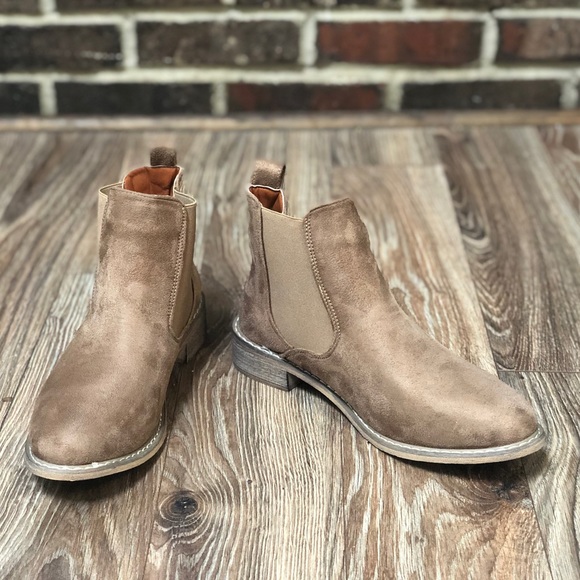 Seven7 | Oakwood Chelsea Suede Booties - Picture 2 of 5